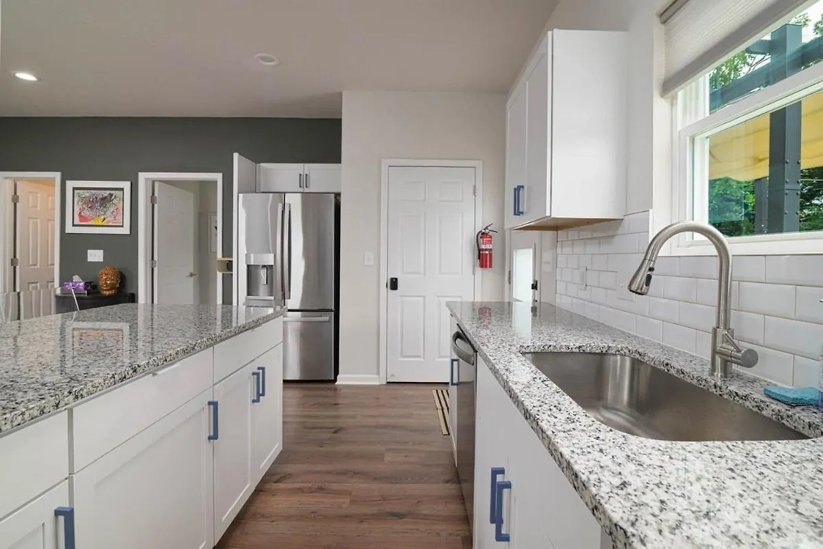 Modern Ranch Fenced Backyard - 6 Mins To South End Villa Charlotte