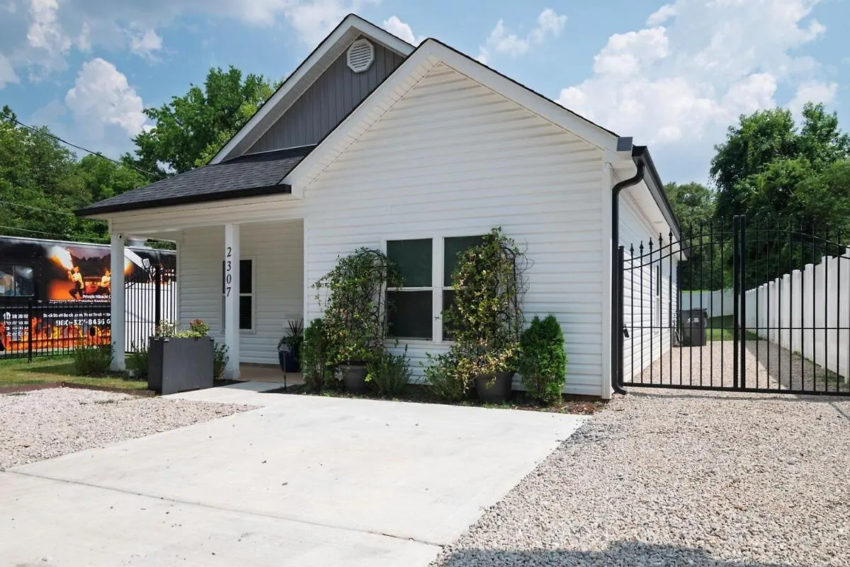 Modern Ranch Fenced Backyard - 6 Mins To South End Villa Charlotte Vakantiehuis