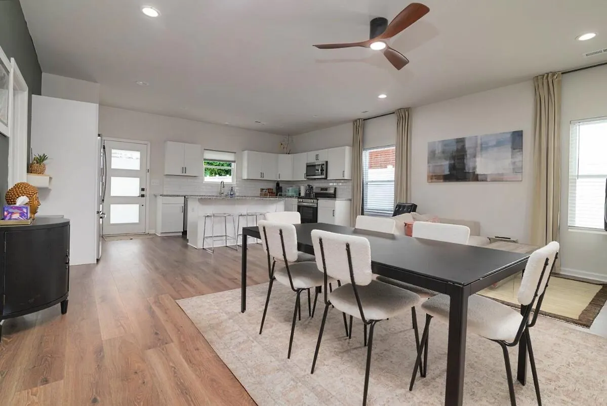 Modern Ranch Fenced Backyard - 6 Mins To South End Villa Charlotte