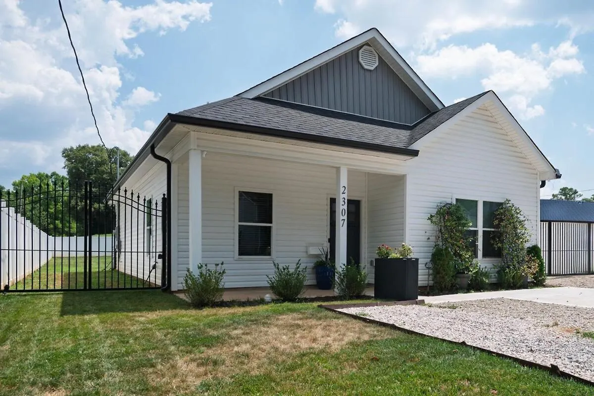 Modern Ranch Fenced Backyard - 6 Mins To South End Villa Charlotte Verenigde Staten