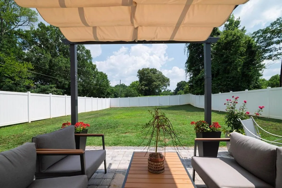 Modern Ranch Fenced Backyard - 6 Mins To South End Villa Charlotte 0*,  Verenigde Staten